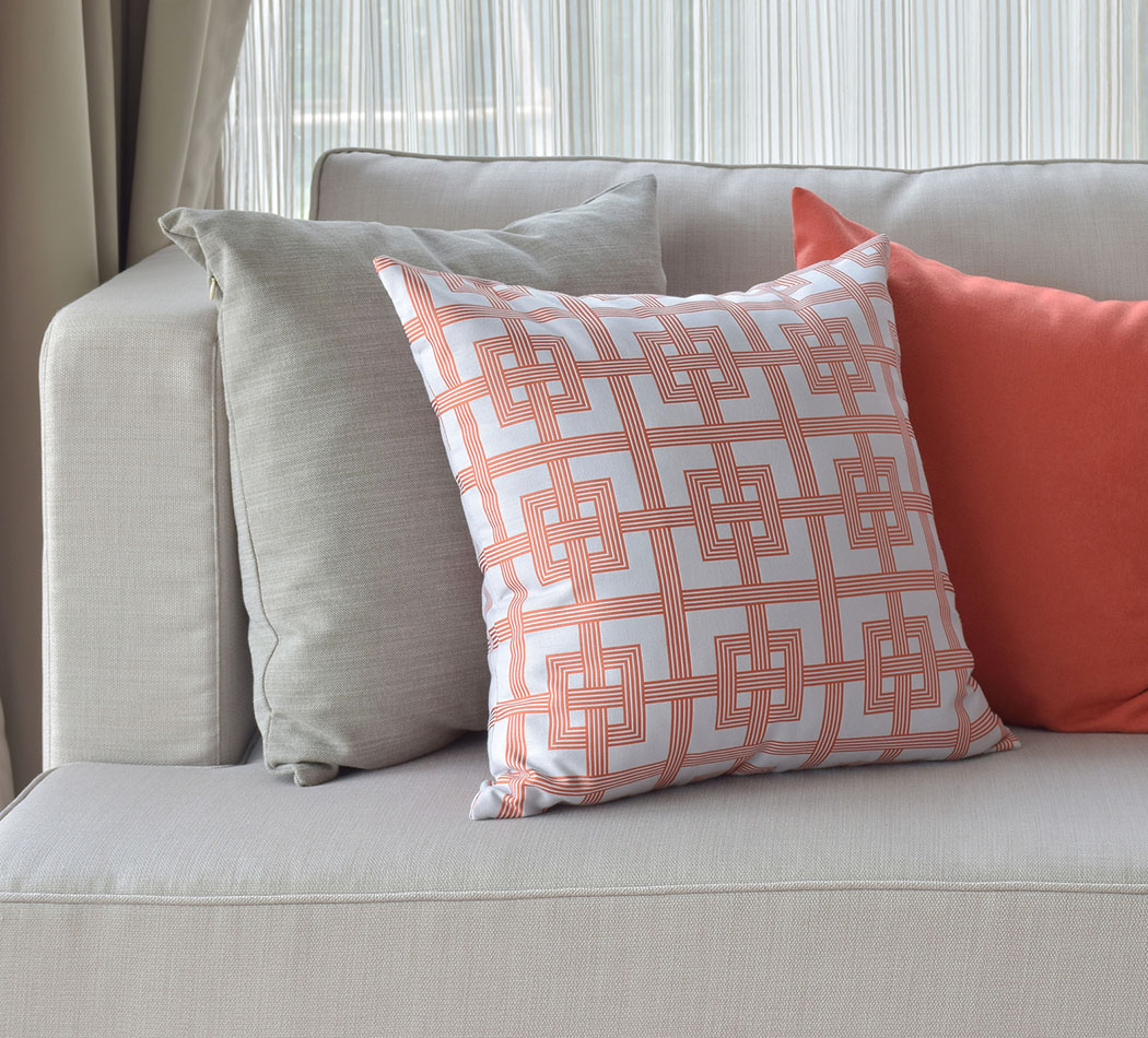 Living room with throw pillow at Glenview Gardens Apartments