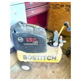 BOSTITCH 6 GAL 1.5 AIRE COMPRESSOR, 2 HOSES