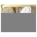 ANTIQUE & VTG HANDMADE LINENS