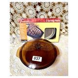 VTG AMBER BAKING CASSEROLE & 2 TUSCAN CHAR PLATES