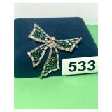 VTG VENDOME BY CORO GREEN RHINESTONE BOW BROOCH