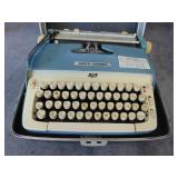 VTG Smith-Corona Typewriter in Case-needs cleaning