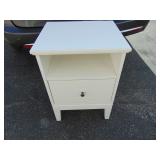 White End TAble w/Drawer