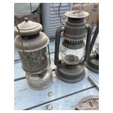 Lanterns, iron, condiment set