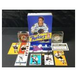 Hull Family Signed Pucks Card Box COA Cards