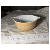Pyrex woodland casserole dish 472-B