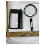 2 magnifying glasses
