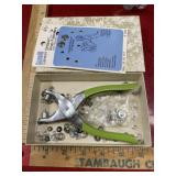 Snap / rivet tool with mixed fasteners
