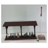 G Scale concrete/cement station platform outdoor layout accessory building w/flagpole and figures