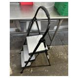 Folding step ladder