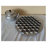 VTG RAVIOLI MOLD + TEAPOT