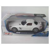 Maisto Mercedes-Benz SLS AMG 1:18 Die-Cast Model