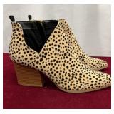 Womenï¿½s Leopard Print Booties Size 7.5
