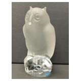 Exquisite Frosted Owl Glass Paperweight Sculpture