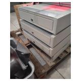 4 Metal Cash dawers, no keys