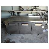 TRUE PRE TABLE/REFRIGERATOR COMBO