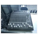 MACKIE MIXER