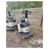 Crown Pallet jack