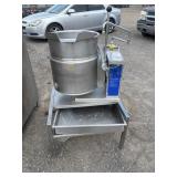 CLEVELAND TILTING STEAM KETTLE