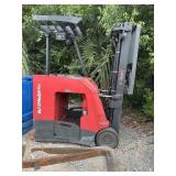 Electric forklift inop