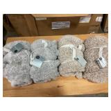 Set of 4 Luxury Pom Throw