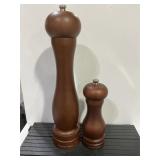 Cole and Mason Wooden Salt and Pepper Mill Set