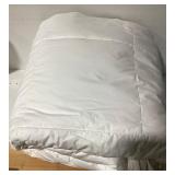 Downlite White Polyester Fiber Comforter 90x90