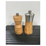 Cole and Mason Salt and Pepper Mill Set