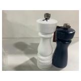 Cole and Mason Salt and Pepper Mill Set