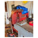 Vintage Red Bench Vise with 3.5-Inch Jaw Opening