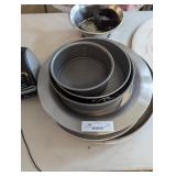 pizza pans and cake pans