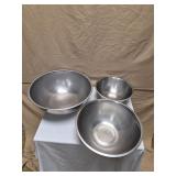 VINTAGE STAINLESS STEEL MIXING BOWLS