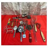 Vtg Kitchenware see all pictures