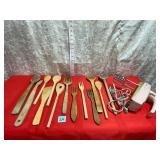 Vtg Wooden Spoons&Sunbeam Mix Master