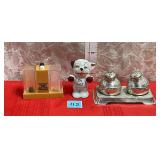 VTG  SALT AND PEPPER SHAKERS SEE PICTURES