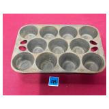Vtg cast iron muffin pan