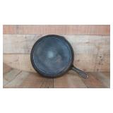 No. 8 Cast Iron Skillet w Heat Ring