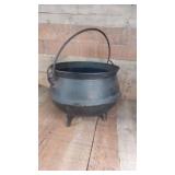 3 Legged Kettle w Bail, approx 12' at belly 10' H