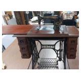 1901 Singer Truddle Sewing Machine