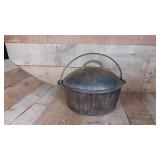 No 8 Dutch Oven w Matching Drip Style Lid