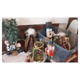 Tote w Lid Full of Winter Decore