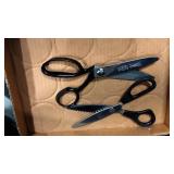 2 Pinking Shears 2 Pinking Shears