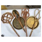 Gord, Brass Plates & Wicker Decor Gord, Brass Plates & Wicker Decor