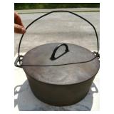 834 'ERIE' Flat Top Dutch Oven