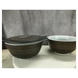 (2) Pyrex Brown Circle Bowls w (1) Lid