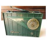Sylvania Model 3203GR T6 Battery Powered Radio