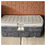 Rubbermaid Trunk with Patio Cushions