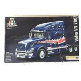 Model Car Kit Italeri Volvo VN 780 Show Truck