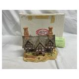 David Winter Queen Elizabeth Slept Here Cottage