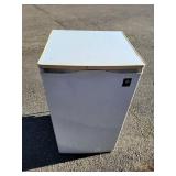 GE Small Mini Refrigerator